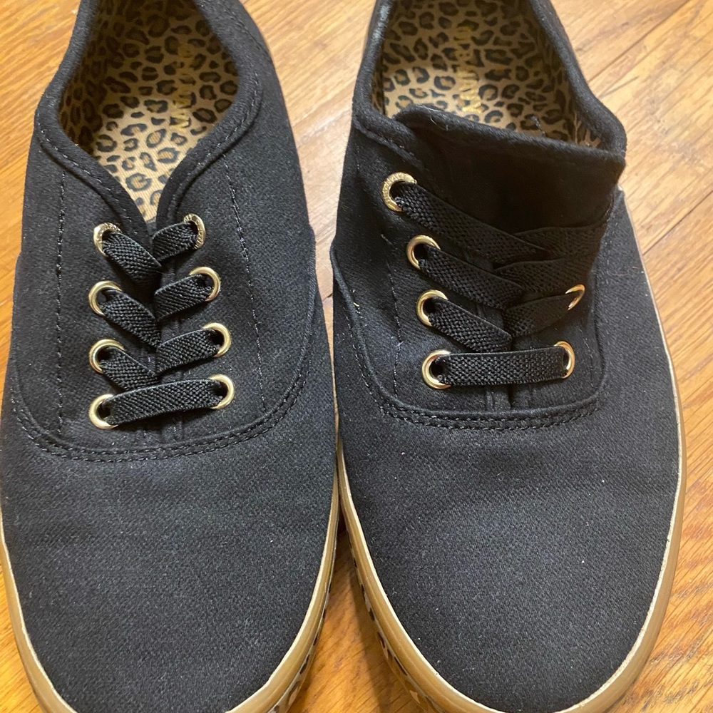 Old Navy kids sneakers - size 3 - Picture 2 of 4